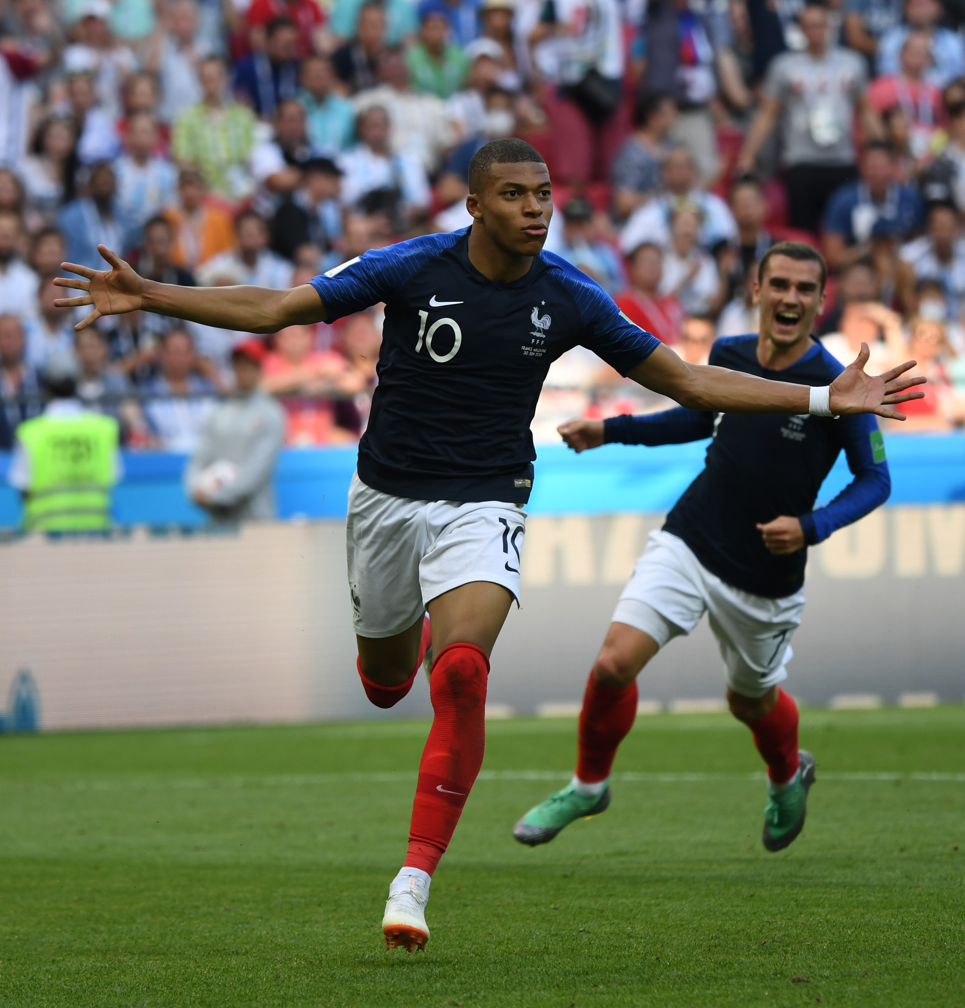 马德兴：路易斯肯定离开申花，阿苏埃和米内罗大概率被留用（马德兴：路易斯铁定离开申花，阿苏埃与米内罗有望继续留队）