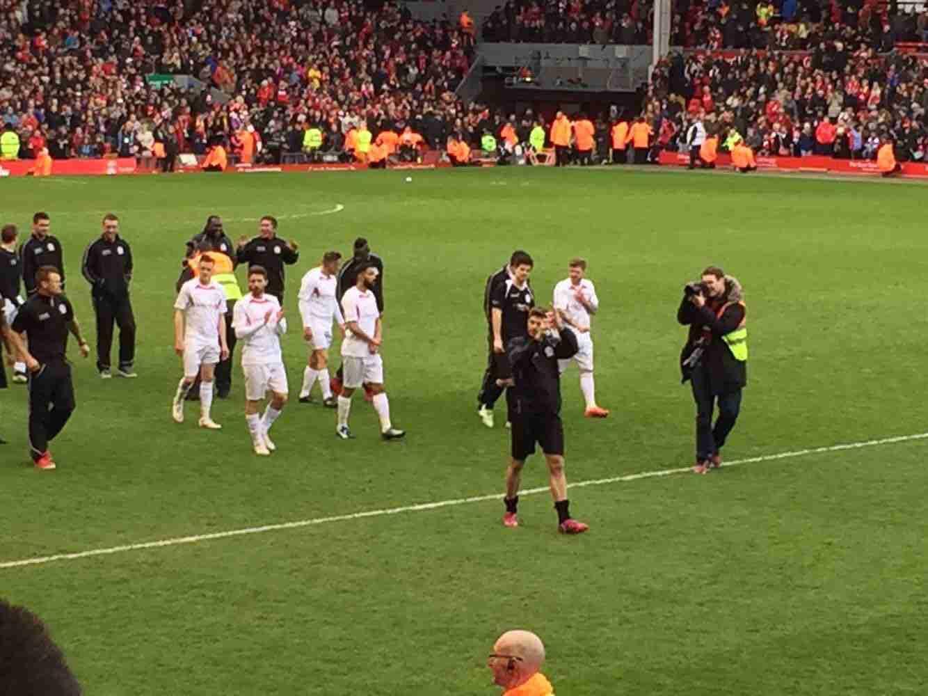 阿斯：伯纳乌本赛季收入将超4亿欧元，力助皇马大幅增收（阿斯：伯纳乌本季营收预计突破4亿欧元，助皇马收入大幅增长）