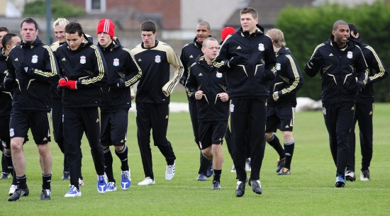 齐达内现身看台观战二儿子卢卡代表阿尔及利亚的非洲杯首秀（齐达内到场观战，见证次子卢卡代表阿尔及利亚完成非洲杯首秀）