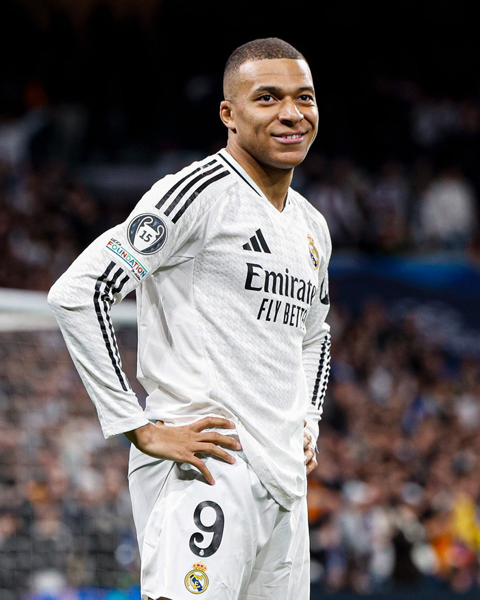 特里：我肯定同意萨拉赫的说法，他已经成为利物浦的替罪羊