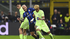 西班牙足协宣传反家暴：面对家庭暴力，直接出示红牌