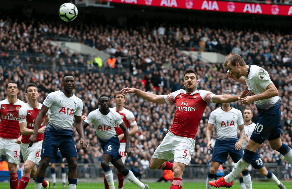 诺兰·莱恩在面对洋基队时单场投出 15 次三振，现场洋基球迷亦为其欢呼