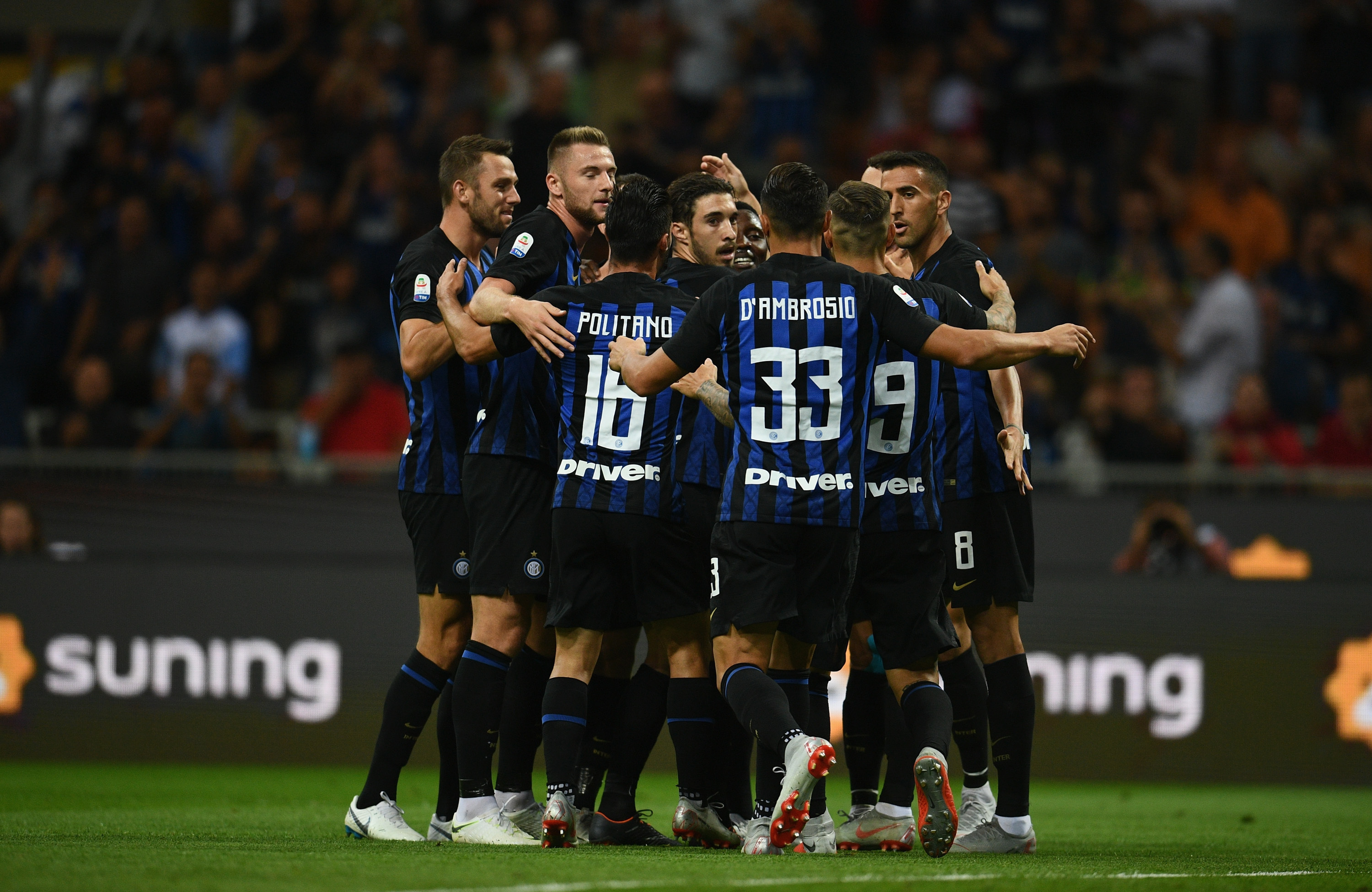 继伊尔马兹之后，奥斯梅恩是第二位欧冠戴帽的加拉塔萨雷球员（奥斯梅恩成加拉塔萨雷欧冠史上第二位戴帽球员，接棒伊尔马兹）