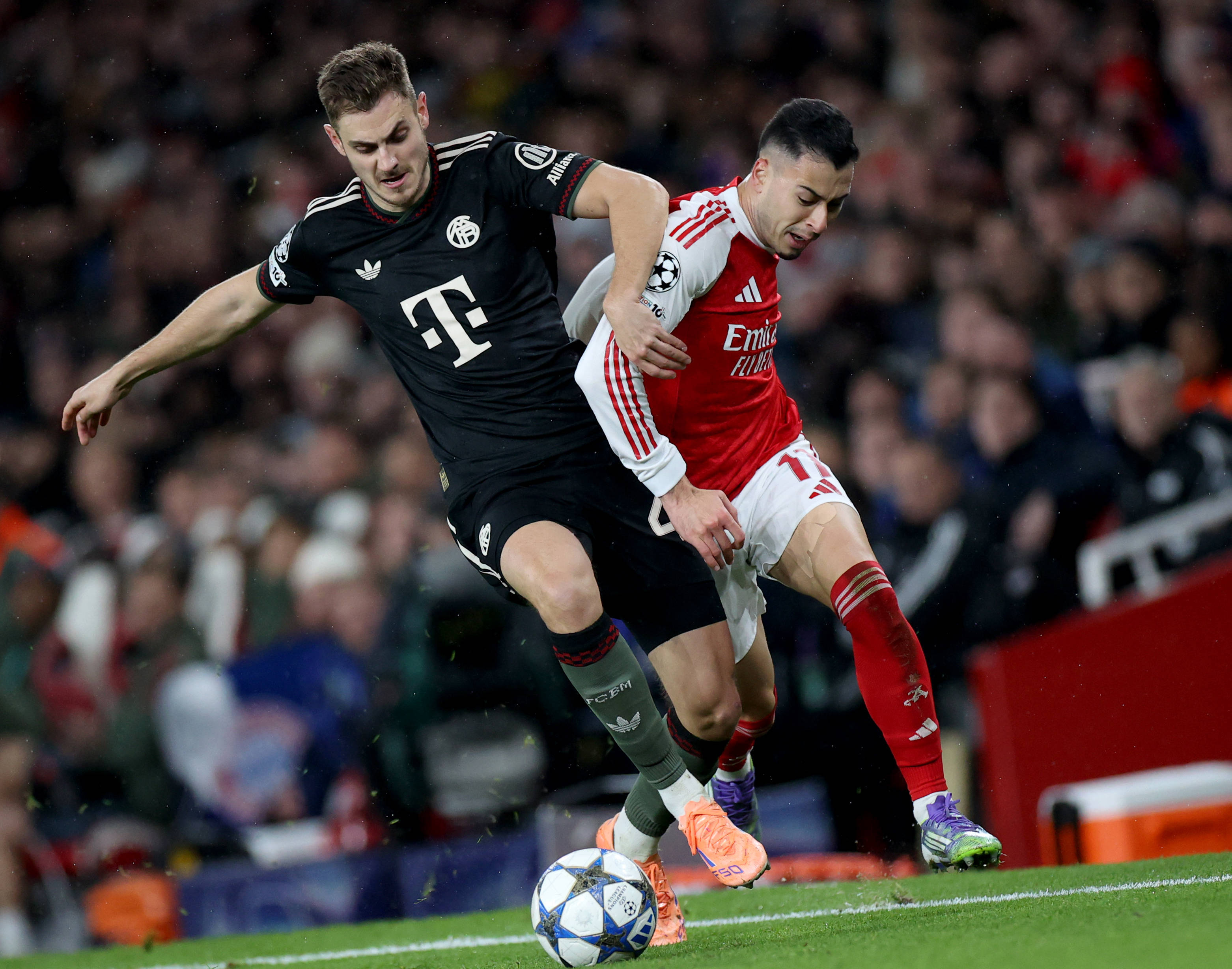 用冠军告别！雷速海报：布斯克茨&阿尔巴完成最后一舞，正式退役