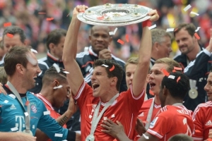 上赛季回顾上海队在上赛季常规赛取得了28胜18负的战绩，最终位列积分榜第十位，进入到季后赛。（上海队上季常规赛28胜18负，排名第十晋级季后赛）