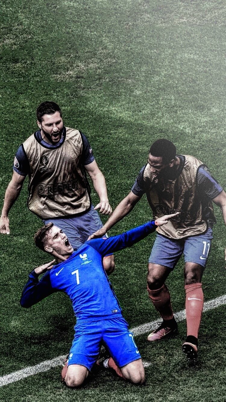 纽约洋基在 2001 年世界大赛三战因 911 事件延期，布希总统在洋基球场开球激励人心