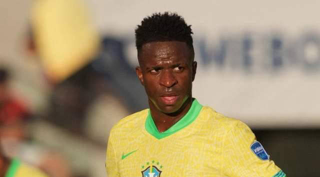 暖心，身患横纹肌肉瘤的河南队小球迷收到王上源送的签名球衣