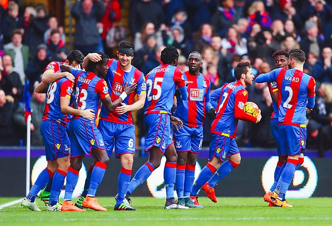 为什么内野手在接捕反弹球时需要保持低重心且球手套靠近身体