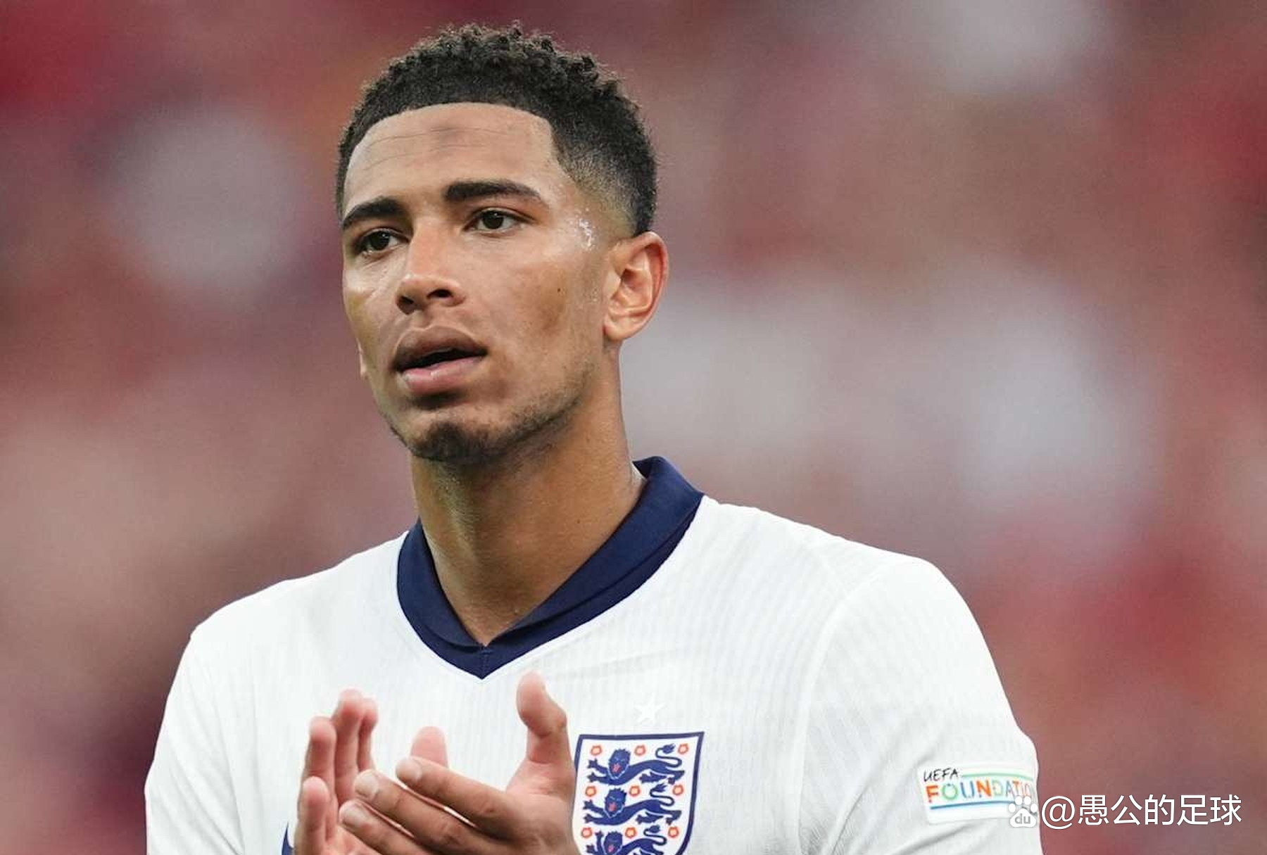 2进2出，再见利物浦！曝英超名帅空降，欧冠功勋离队（2入2出，利物浦告别！英超名帅上任，欧冠功臣离队）