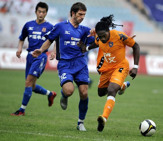 法国战阿塞拜疆全场数据：控球率76-24，射门9-2（法国vs阿塞拜疆全场统计：控球76%比24%，射门9比2）