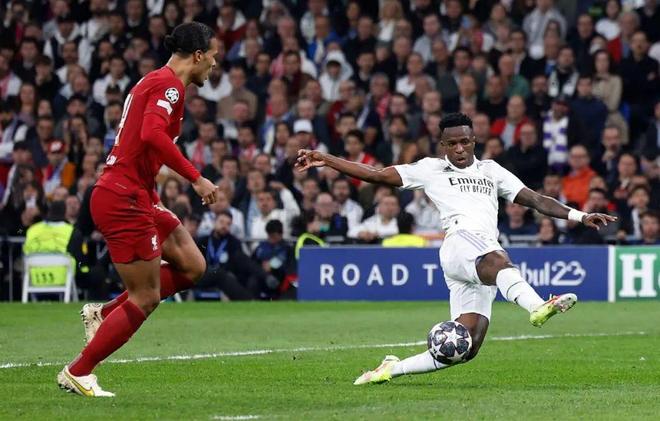 一场2-0让西甲争冠格局大乱，大黑马豪取6连胜，只落后皇马1分（2-0爆冷搅乱西甲夺冠版图，黑马六连胜距皇马仅差1分）