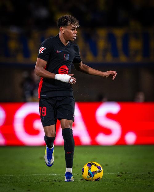 西班牙和乌拉圭迎来世界杯第三次交手，此前两次均战成平局