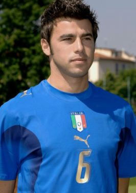 阿根廷队训练吸引20085名球迷观看，梅西获赠埃尔切10号球衣