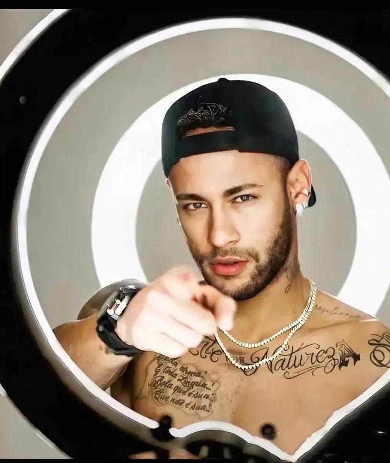 斯帕莱蒂与孔蒂的第一次正式对决，尤文决定比赛当天才抵达那不勒斯