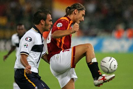 知名巴萨球迷：梅西不该偷偷的溜进诺坎普，这不是他家而是我们的