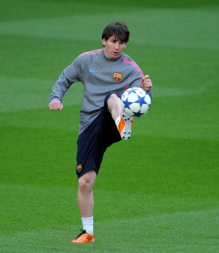 许尔策勒：维尔贝克、范黑克等4人将复出战枪手，魏费尔待定（许尔策勒：维尔贝克、范黑克等四将复出迎战阿森纳，魏费尔出战成疑）