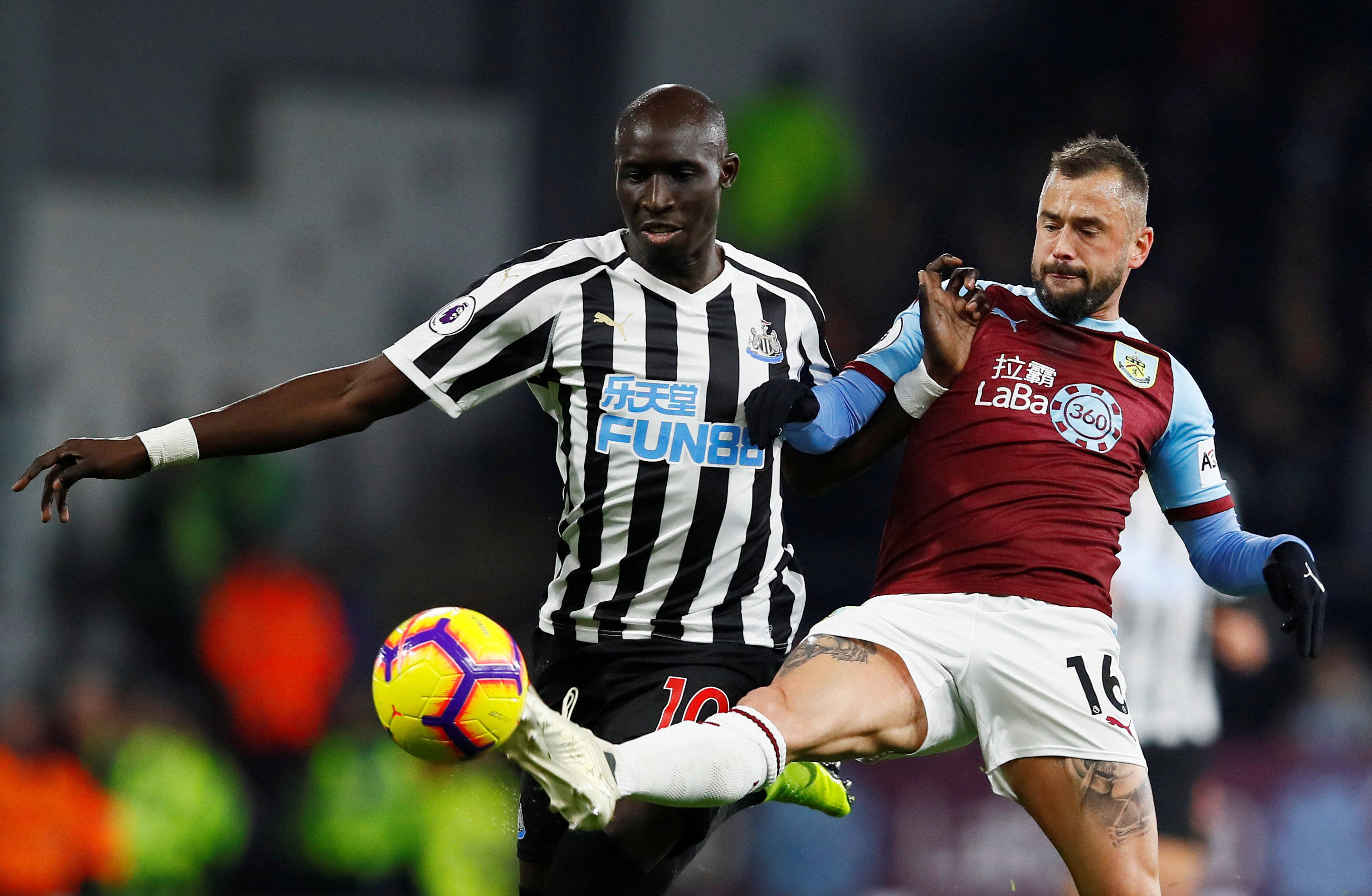 枪手铸就钢铁防线！108场不崩盘创英超新纪录（阿森纳防线如铁！连续108场零崩盘创英超新纪录）