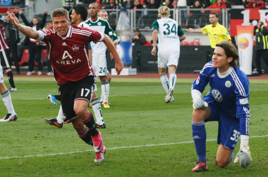 卡梅隆-布泽尔以23.3分领跑NCAA得分榜（卡梅隆-布泽尔场均23.3分高居NCAA得分榜首）